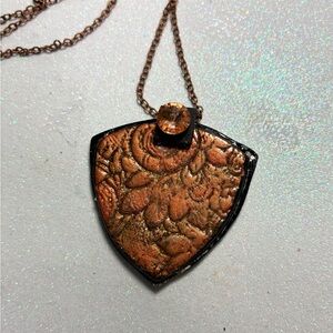 Elegant bronze-tone Pendant Necklace